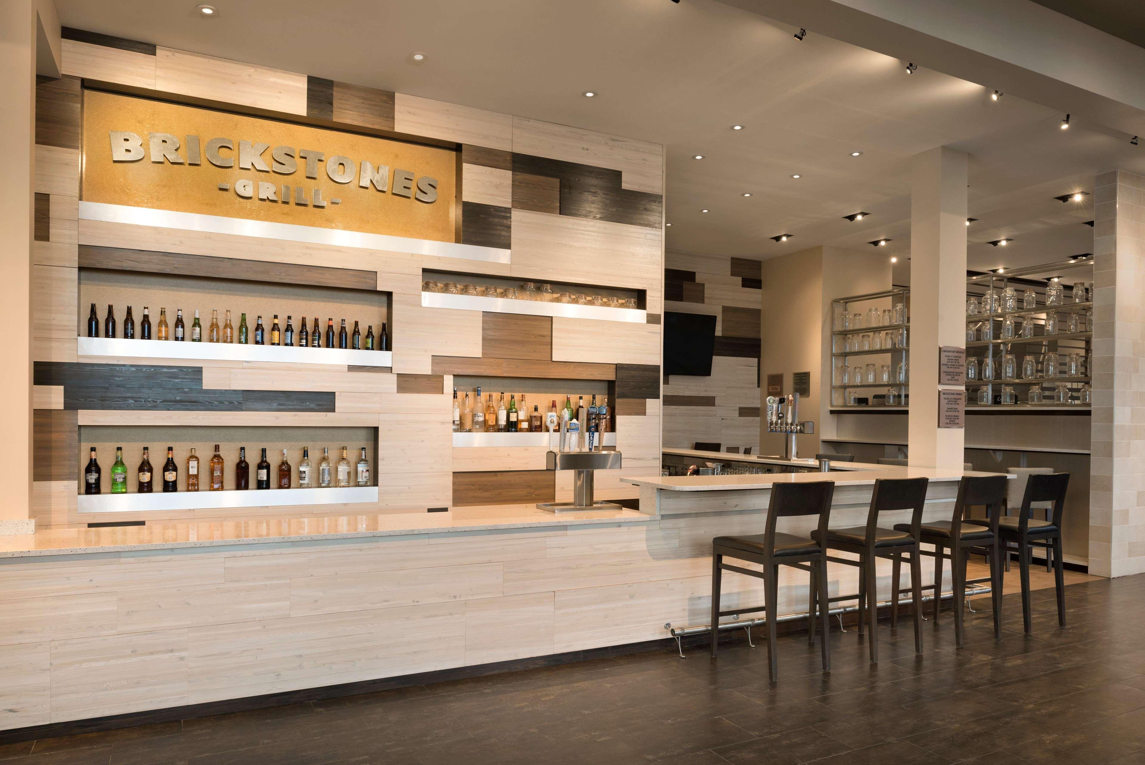 Hotel Embassy By Hilton Chicago Naperville
