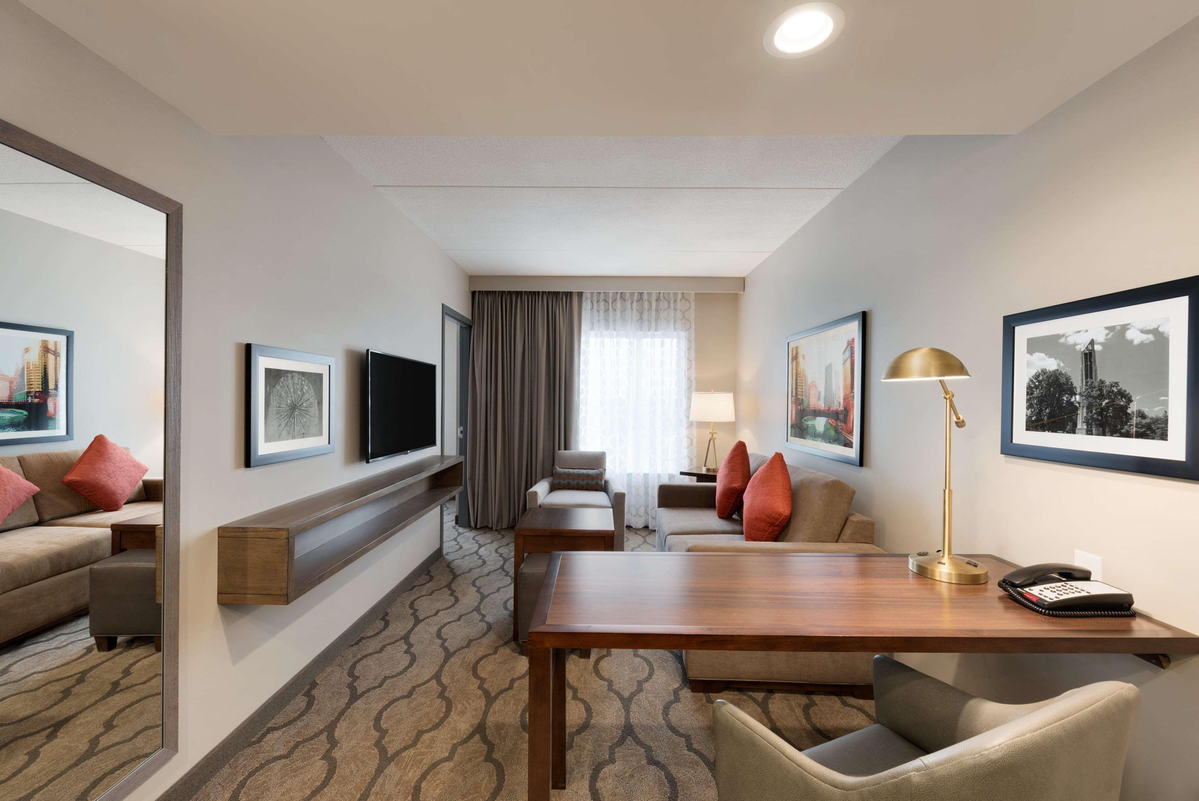 Embassy By Hilton Chicago 4*