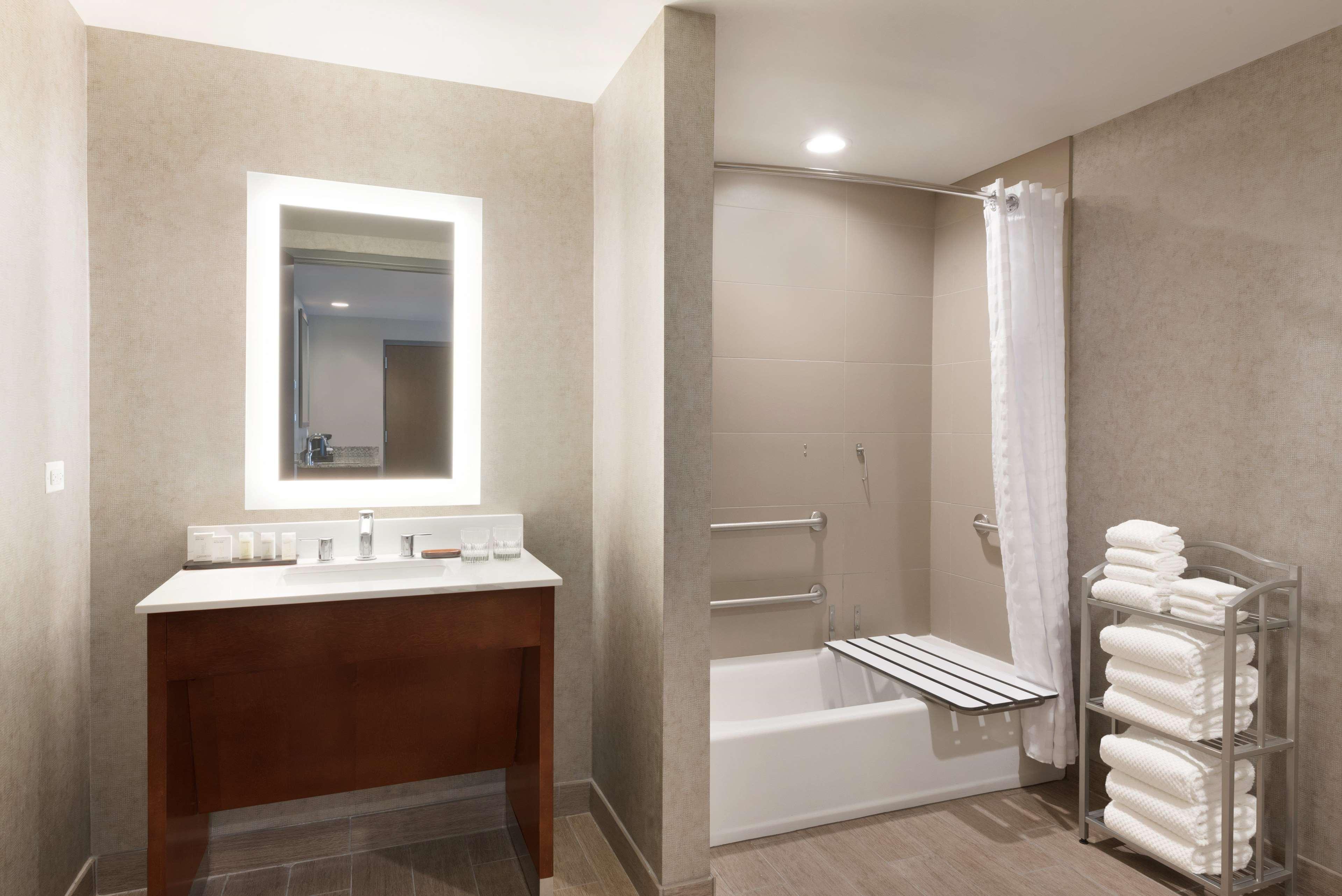 Embassy By Hilton Chicago Hotel Naperville