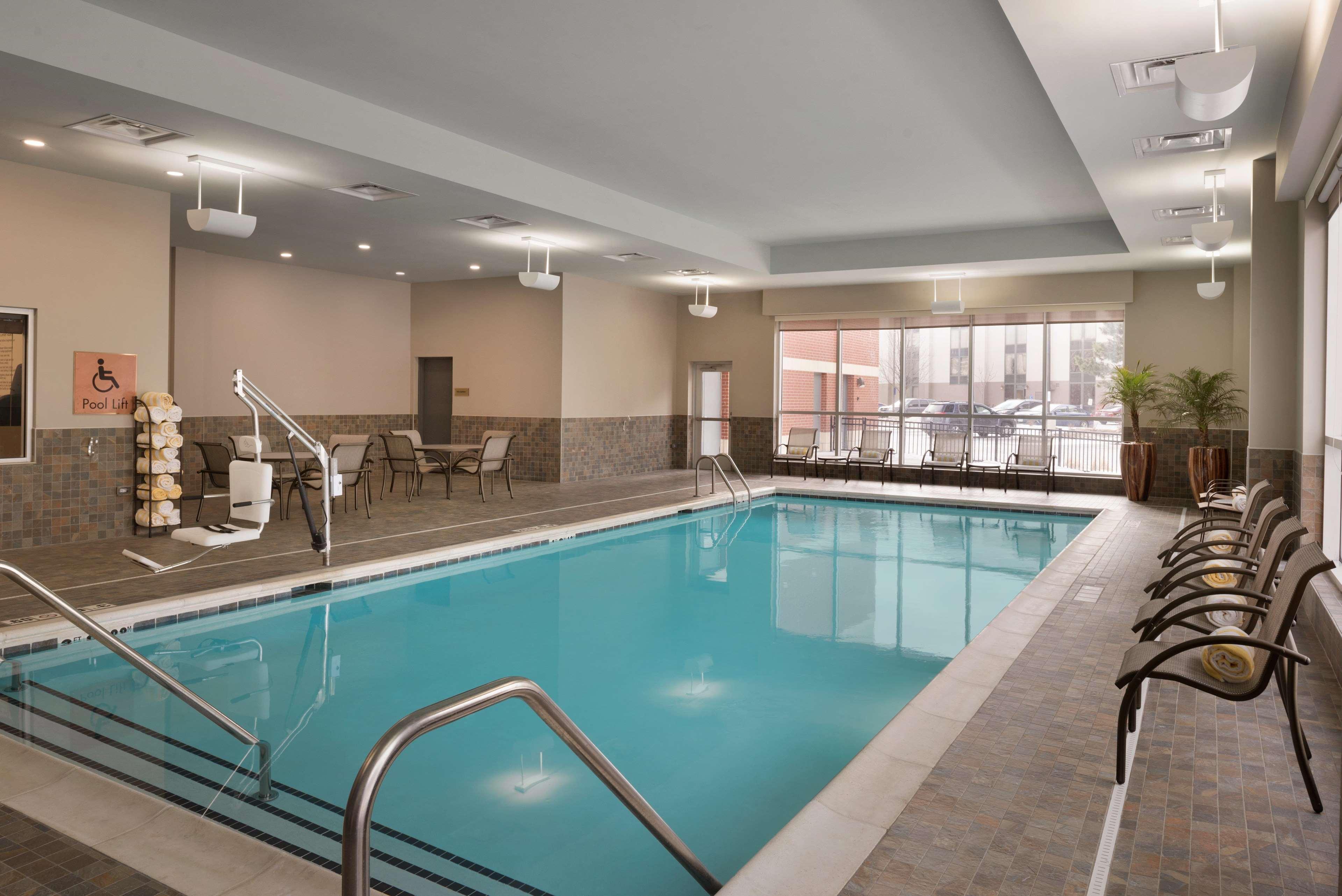 Hotel Embassy By Hilton Chicago Naperville