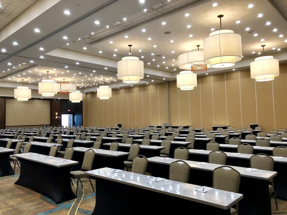 Hotel Embassy By Hilton Chicago Naperville