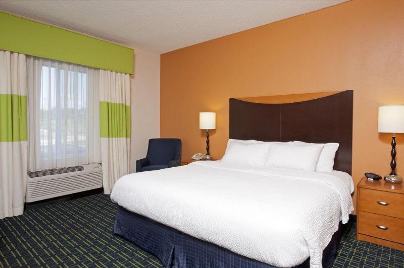 Hotel Embassy By Hilton Chicago 4*