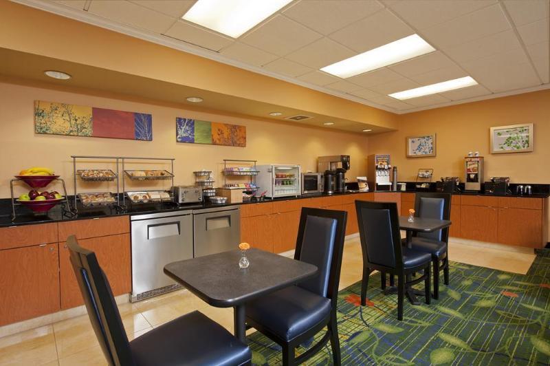 Embassy By Hilton Chicago Naperville